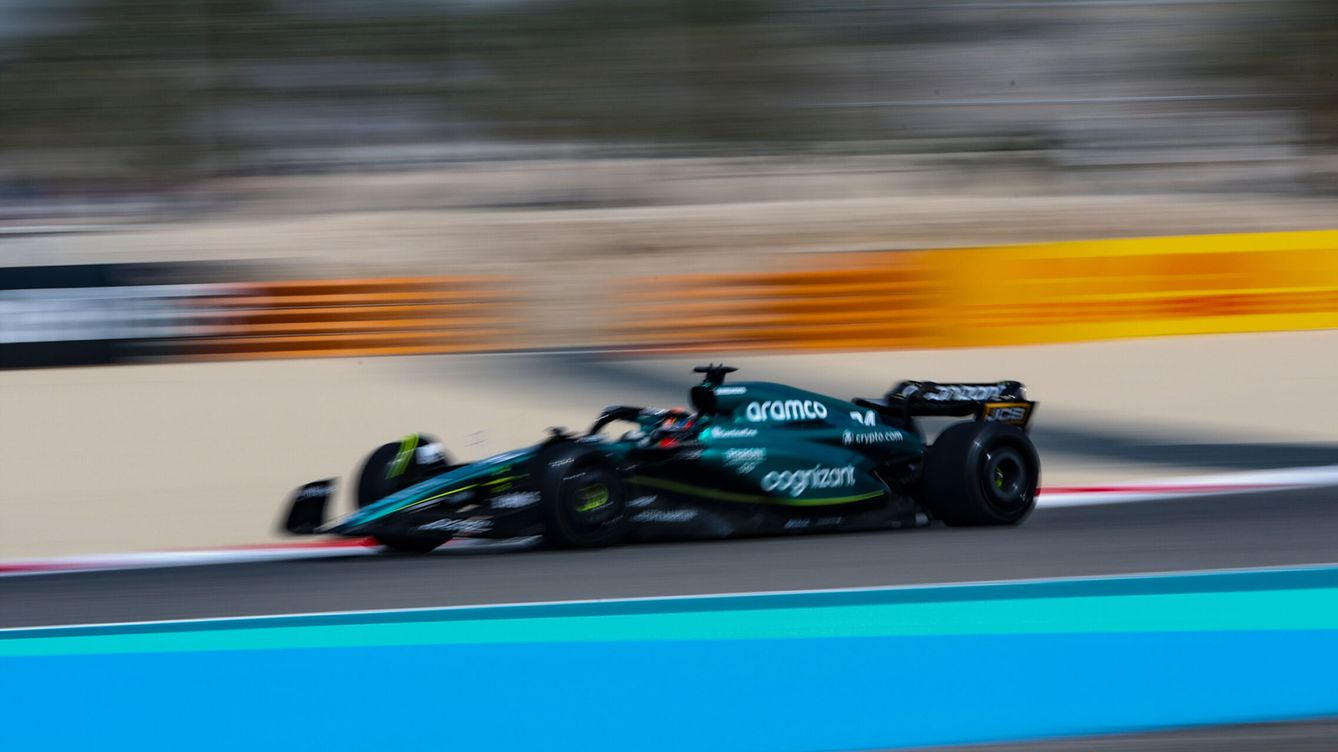 Foto: Test F1 en Bahrein, en directo: horario, dónde ver la pretemporada y última hora de Fernando Alonso (EFE/EPA/ALI HAIDER)