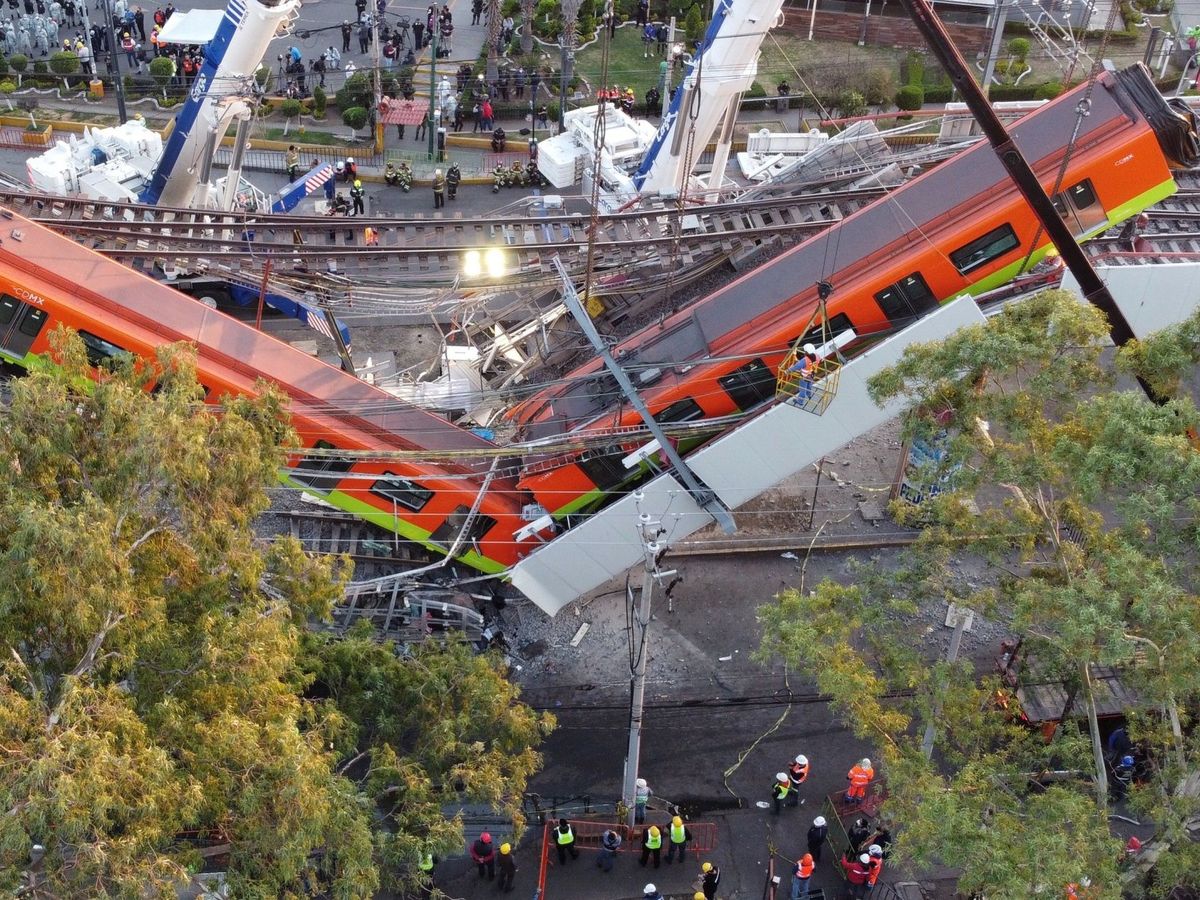 Foto: Vista aérea que muestra el colapso de los vagones del metro en la línea 12. (EFE)