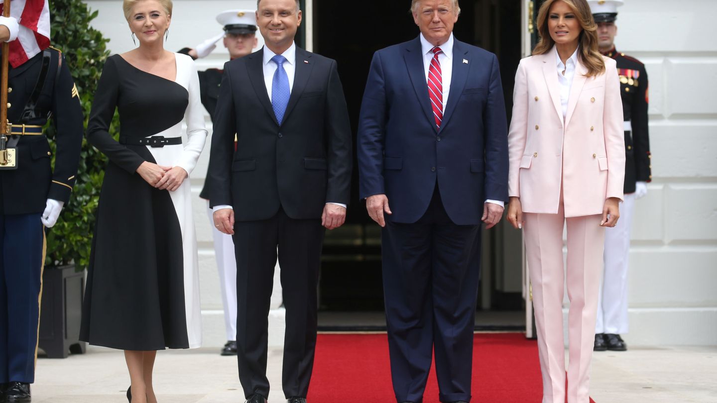 Melania Trump y su marido junto al presidente polaco Andrzej Duda y su mujer Agata Kornhauser-Duda. (REUTERS)