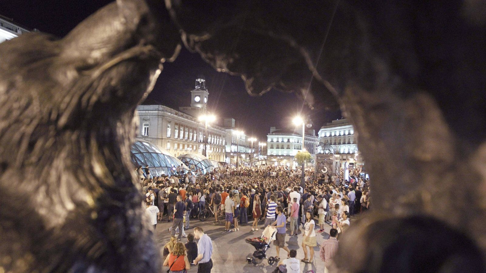 Foto: Cientos de personas en la Puerta del Sol en Agosto de 2011. (EFE)