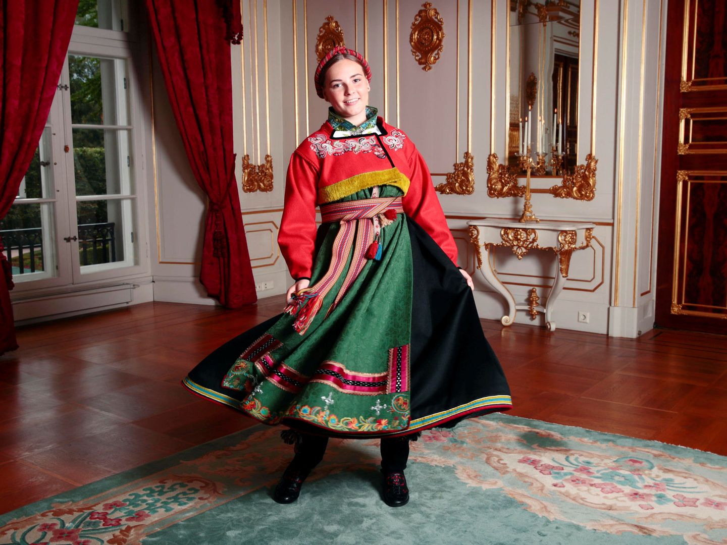 La princesa de Ingrid Alexandra de Noruega, con un traje tradicional. (Reuters)