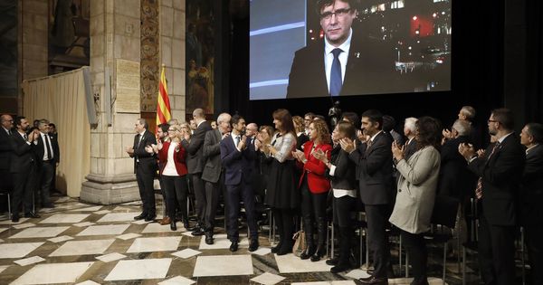 Foto: Intervención por videoconferencia del 'expresident' Carles  Puigdemont durante el acto de presentación del Consell per la República. (EFE)