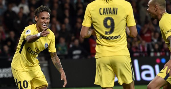 Foto: Neymar y Cavani celebran un gol con el PSG en la Ligue 1. (Reuters)