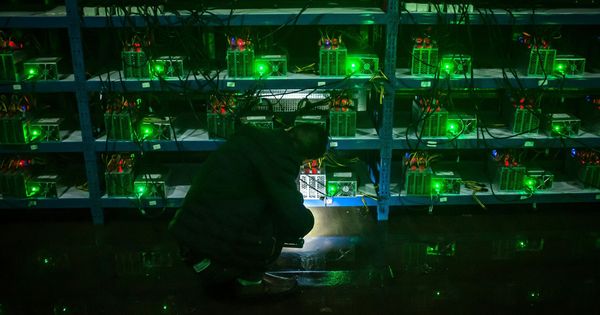 Foto: Centro de minado de bitcoin en China. (EFE)