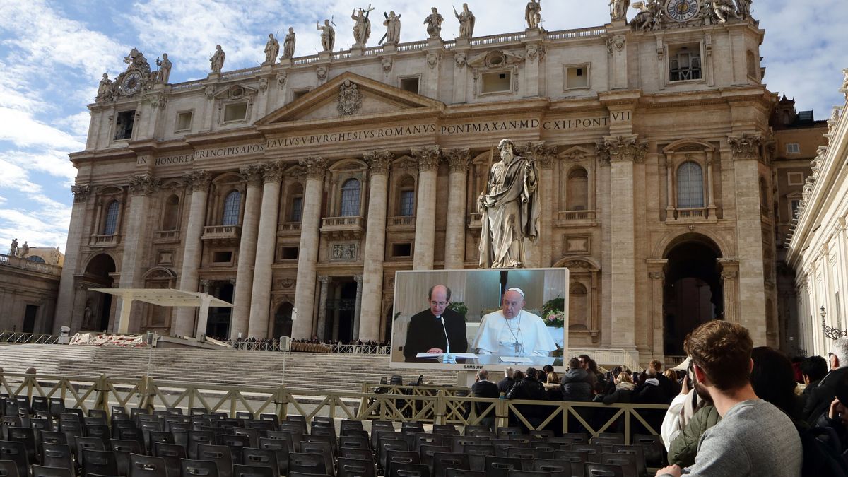 El estado del Papa es "bueno, no tiene fiebre y su situación respiratoria mejora" tras cancelar un acto
