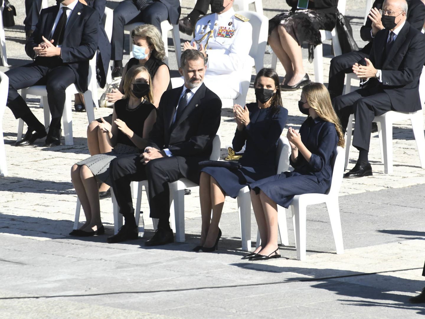 La familia real, en el acto laico de homenaje a las víctimas. (Limited Pictures)