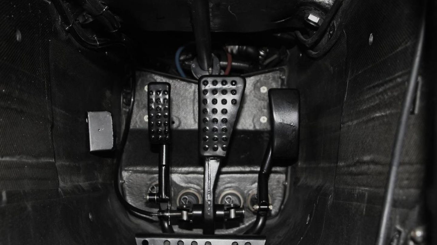 'Break steer', el segundo pedal de freno de la izquierda. (Foto McLaren)