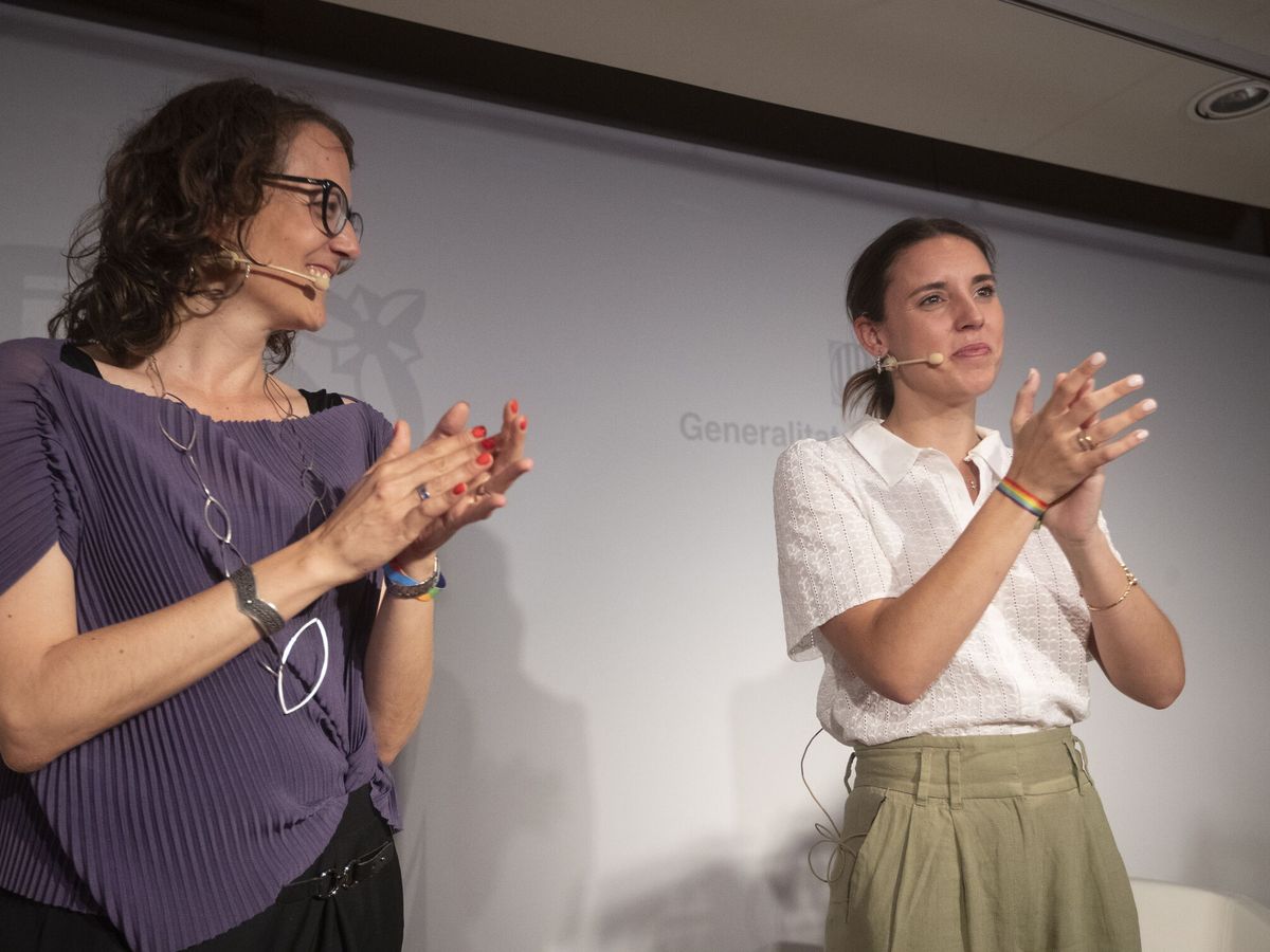 Foto: Irene Montero y Tània Verge en un acto en Barcelona. (EFE/Marta Pérez)