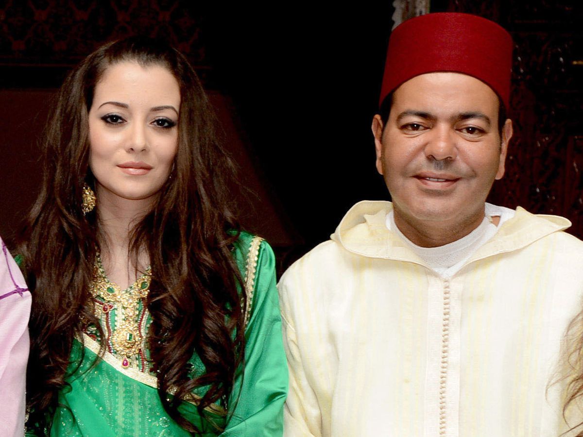 Foto: Moulay Rachid, con su esposa Lalla Oum. (AP/Moroccan Royal Palace)