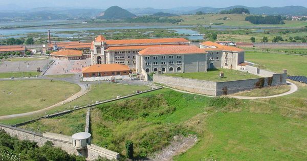 Foto: Prisión de El Dueso, en Santoña, donde no ha regresado el condenado