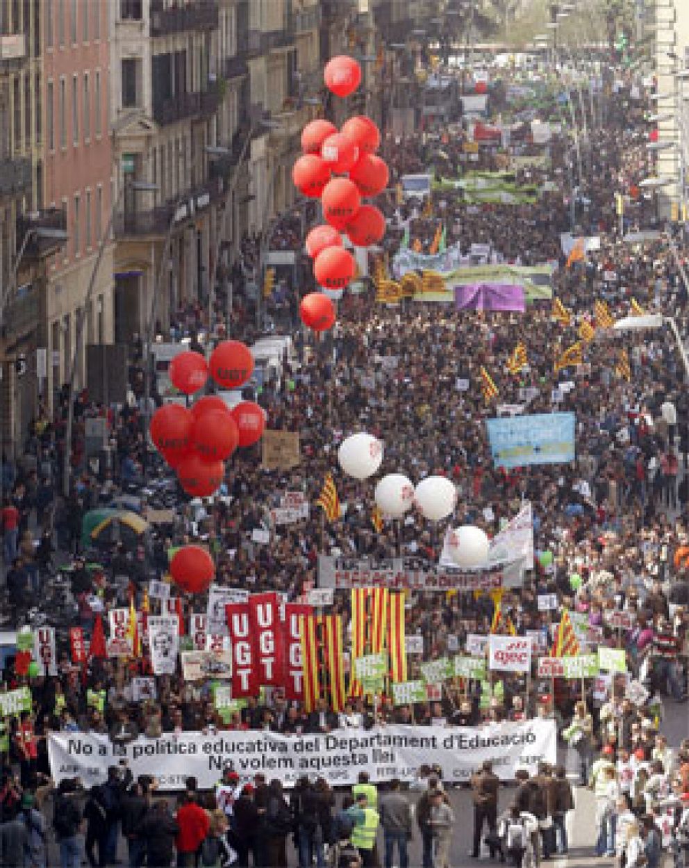 Foto: La Ley de Educación Catalana 'se merienda' la tercera hora de castellano