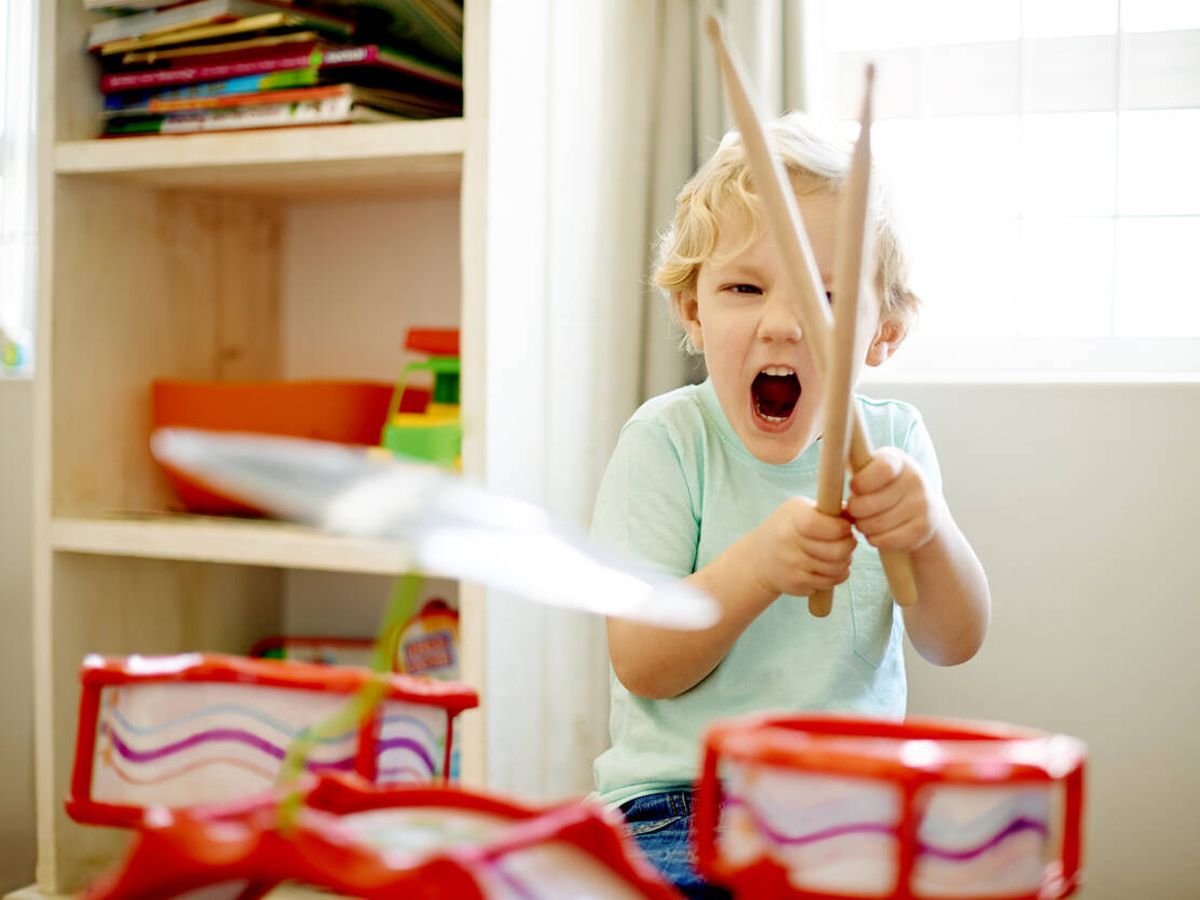 Foto: Los juguetes ruidosos pueden provocar daños en la capacidad auditiva de los niños. (iStock)
