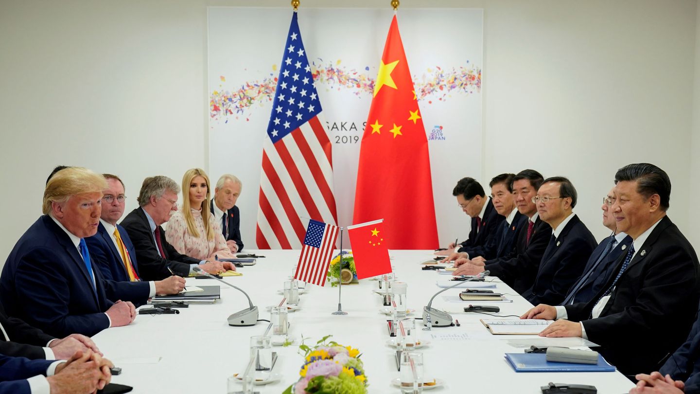 Las delegaciones de EEUU y China, lideradas por Donald Trump y Xi Jinping, en una cumbre. (Reuters)