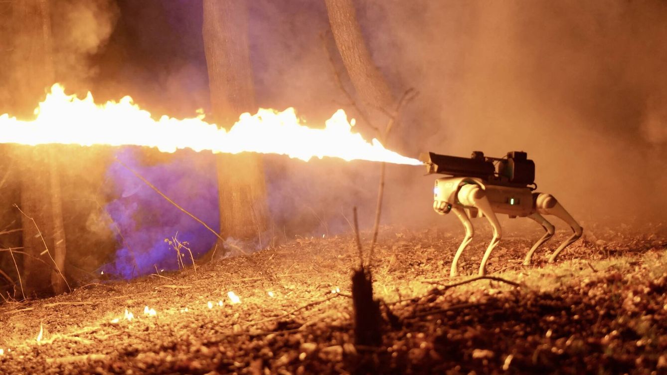 Foto: Este es Thermonator: un perro robot armado con un lanzallamas con un alcance de 9 metros. (Throwflame)