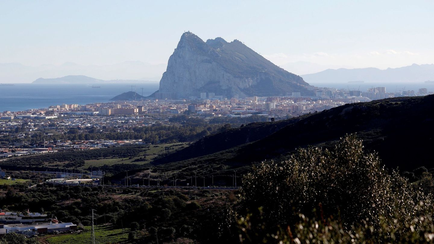 España y Reino Unido llegan a un 'principio de acuerdo' para derribar la verja de Gibraltar. (EFE) 