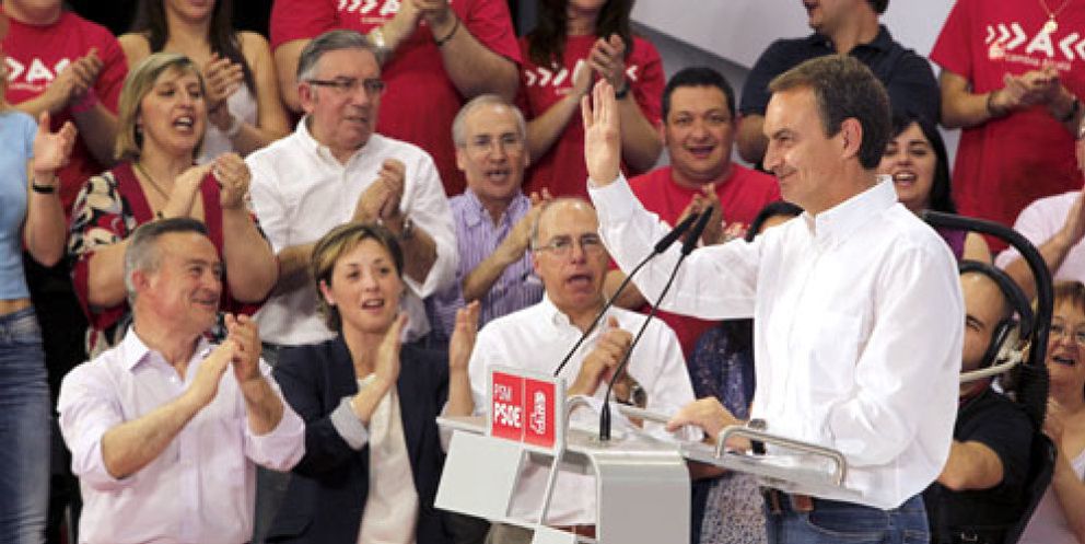 Foto: Zapatero se reencuentra con Tomás Gómez para intentar salvar el 22-M