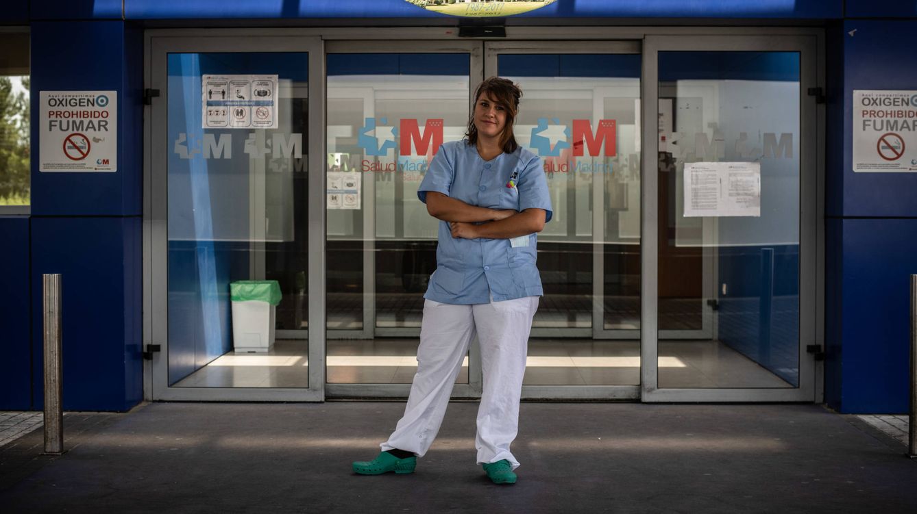 Foto: Laura, enfermera en el Hospital Príncipe de Asturias, acudió al psicólogo por estrés postraumático. (Carmen Castellón)
