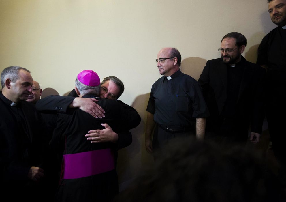 Foto: El nuevo arzobispo de Madrid, Carlos Osoro, en su despedida, hoy, de Valencia (EFE)