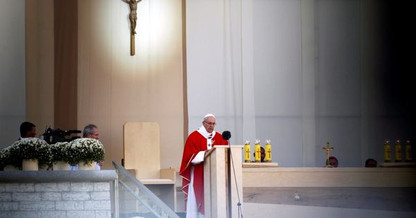 Foto: El papa Francisco oficia la Santa Misa en la Plaza de la Libertad en Tallin. (EFE)