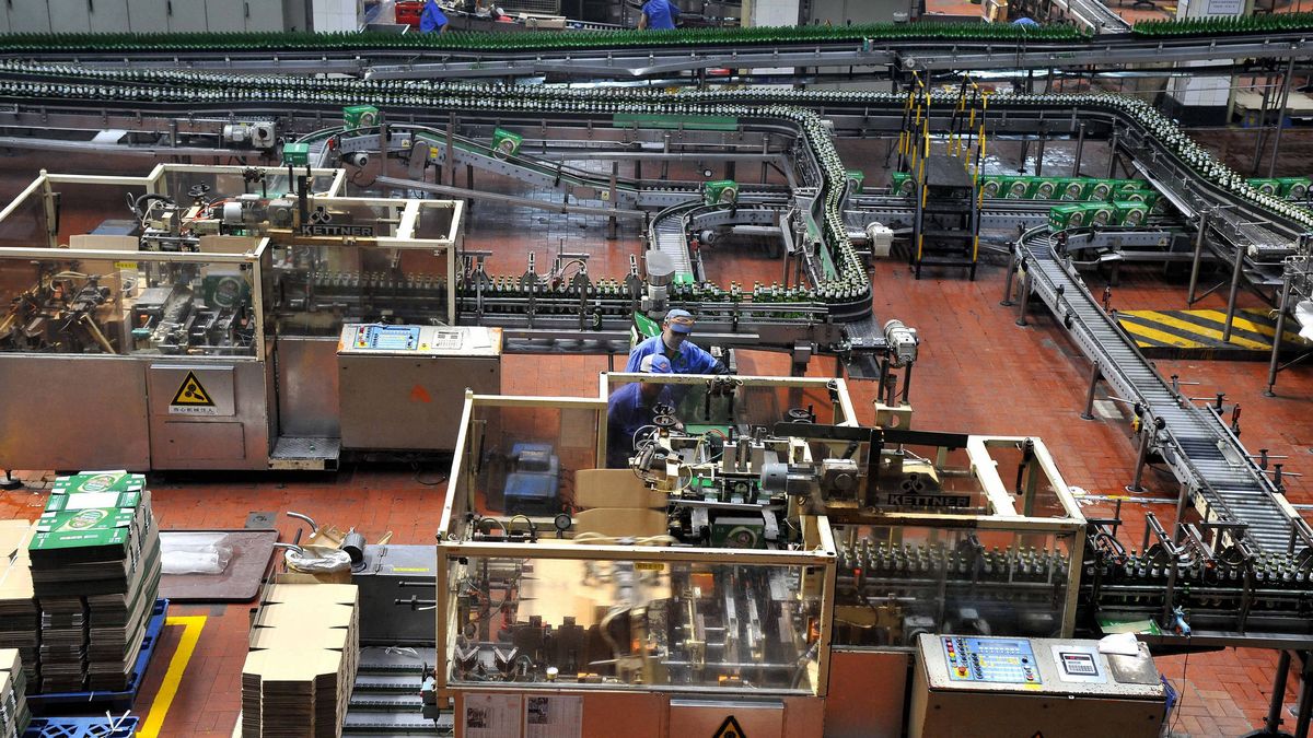 Mango, Nike, Apple... por qué las empresas cierran sus fábricas chinas y 'vuelven a casa'