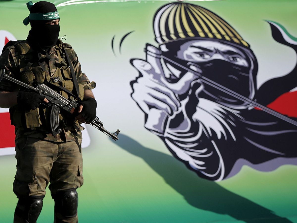 Foto: Un soldado de las Brigadas de Ezzeldin Al-Qassam, brazo armado del movimiento islamista palestino Hamás. (EFE/Mohammed Saber)