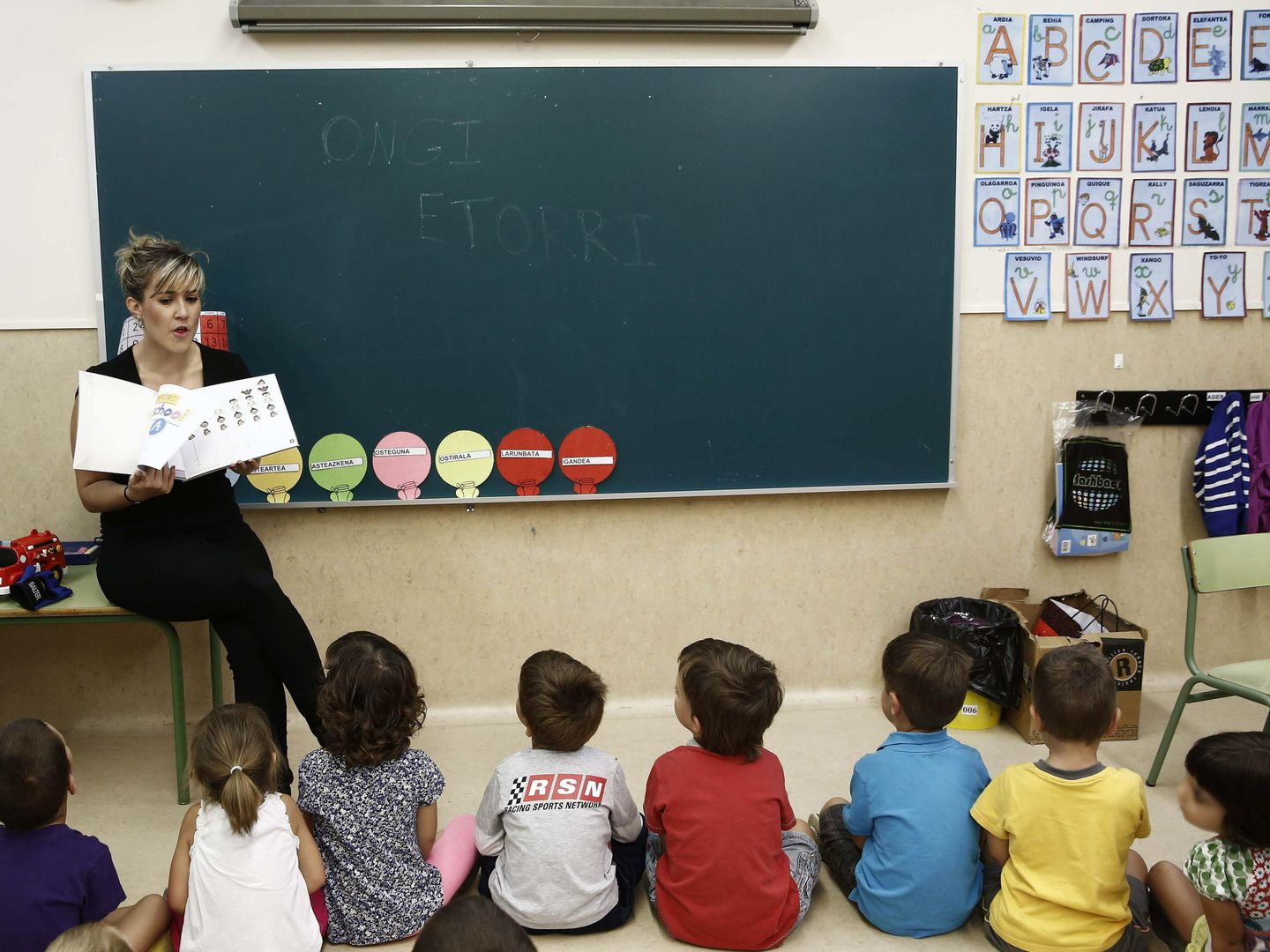 Alumnos de infantil, en un colegio de Navarra. (EFE)