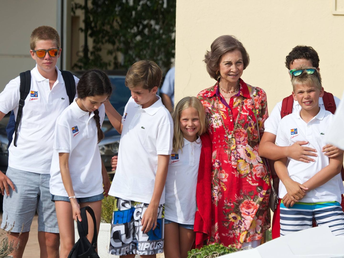 La reina Sofía, con los hermanos Urdangarin en 2014. (Getty)