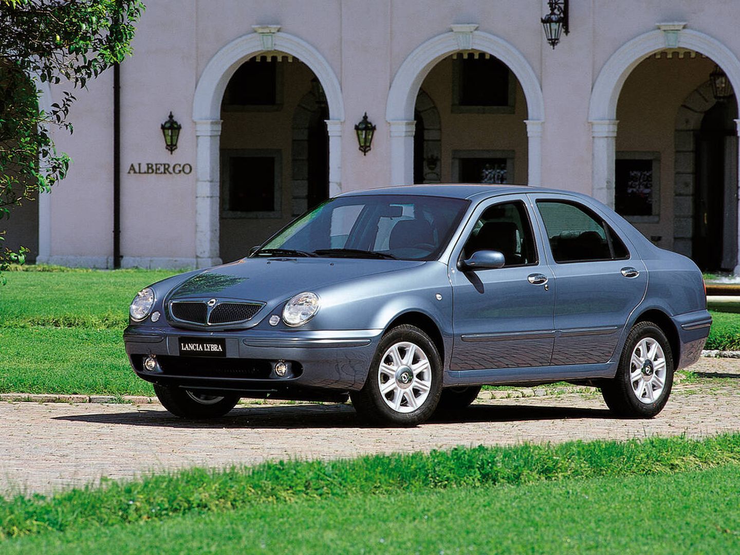 El Lancia Lybra, sucesor del Dedra y a la venta de 1999 a 2006, tuvo relativo éxito en España.