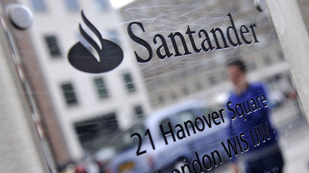 Santander encarrila un pleito de 760 millones contra AXA por las 'preferentes' inglesas