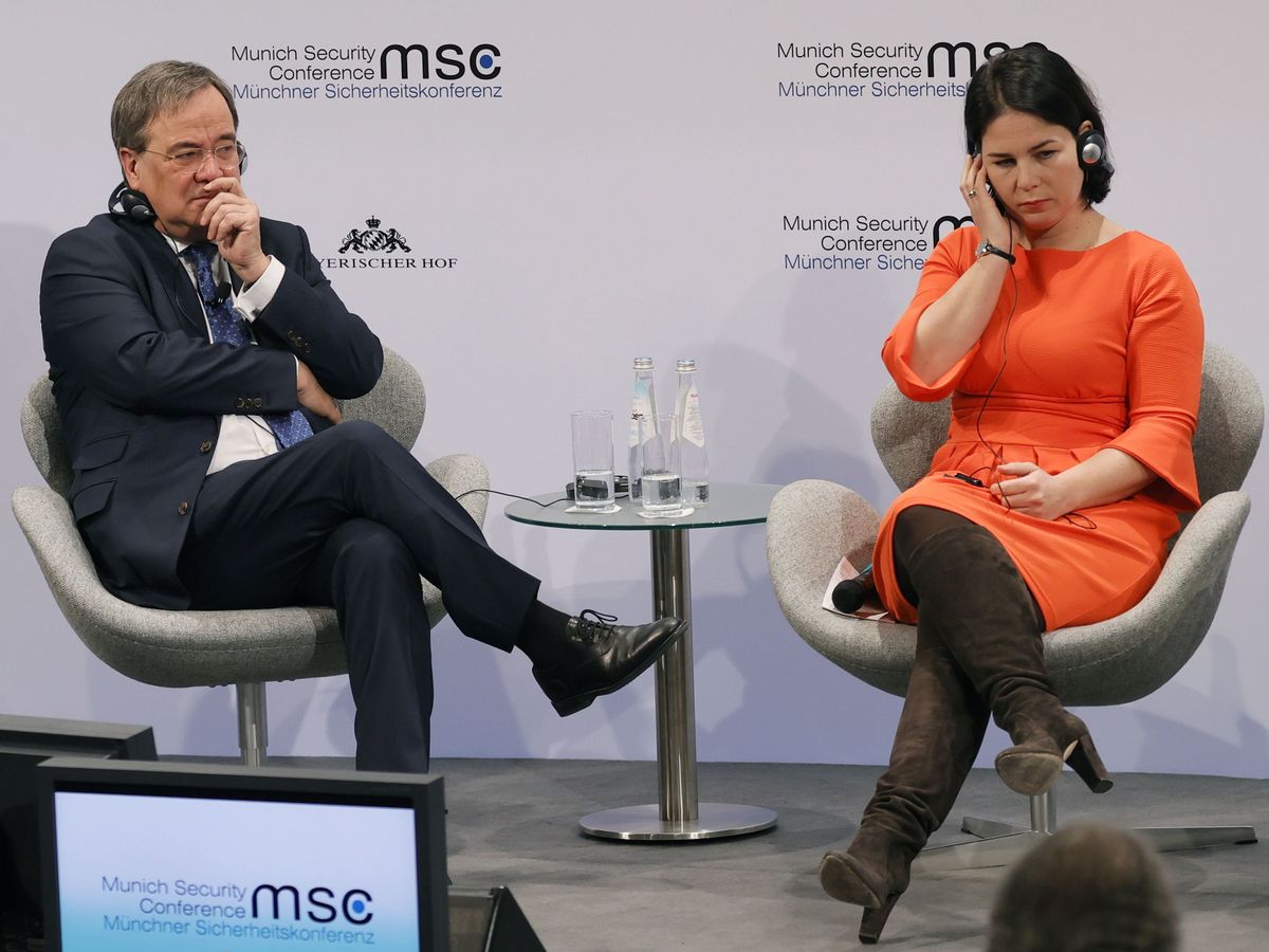 Foto: Armin Laschet y Annalena Baerbock, durante la Conferencia de Seguridad de Múnich, en febrero de 2020. (EFE)