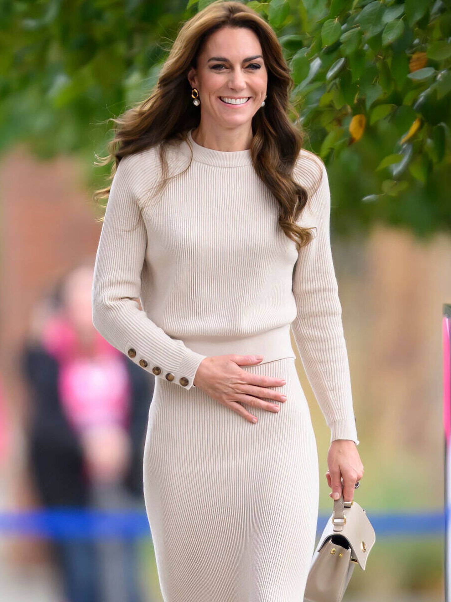 Kate Middleton, en un acto oficial en octubre de 2023 con su famoso gesto. (Gtres)