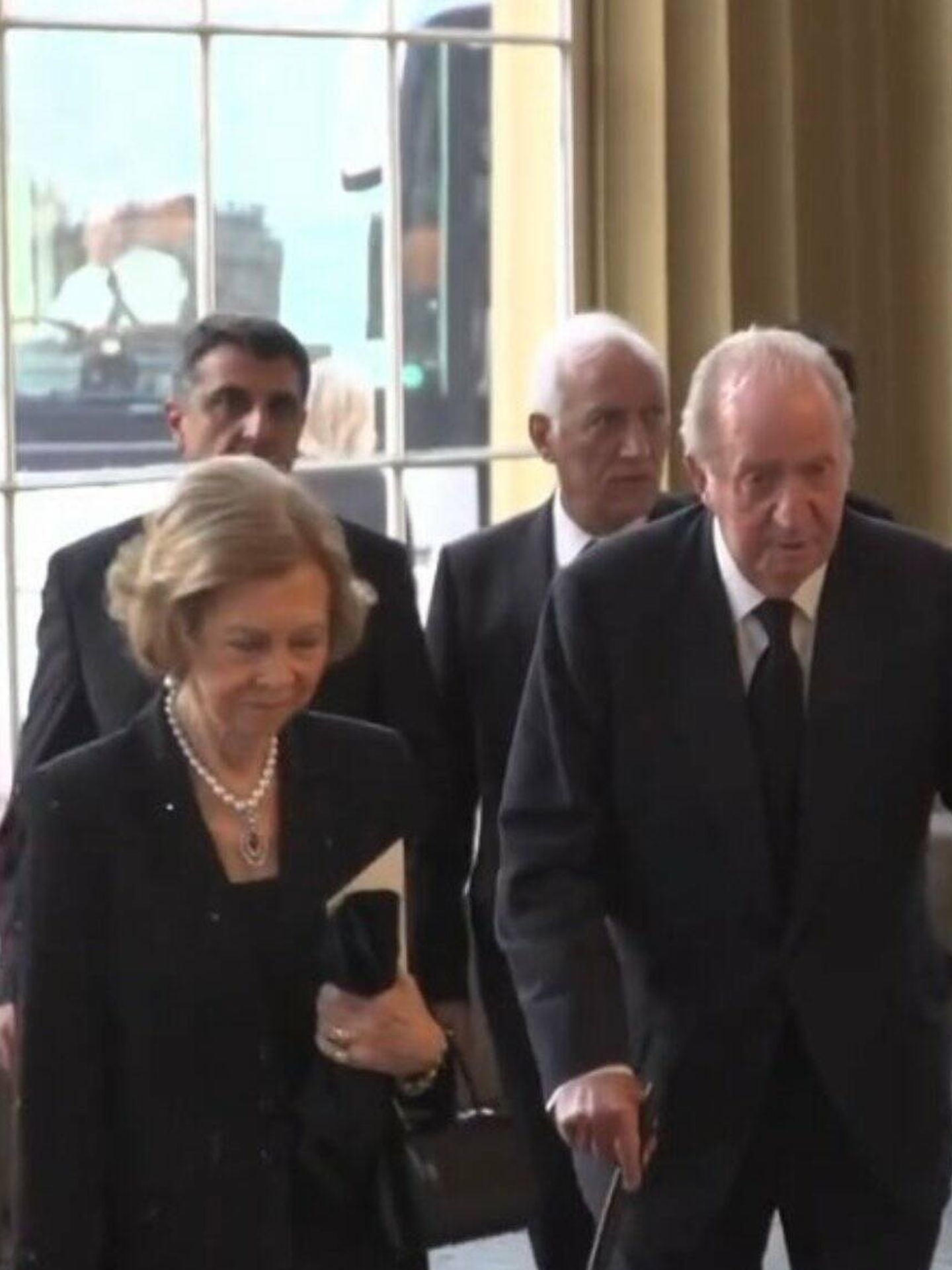 Don Juan Carlos y doña Sofía, en Buckingham. (Captura PA)