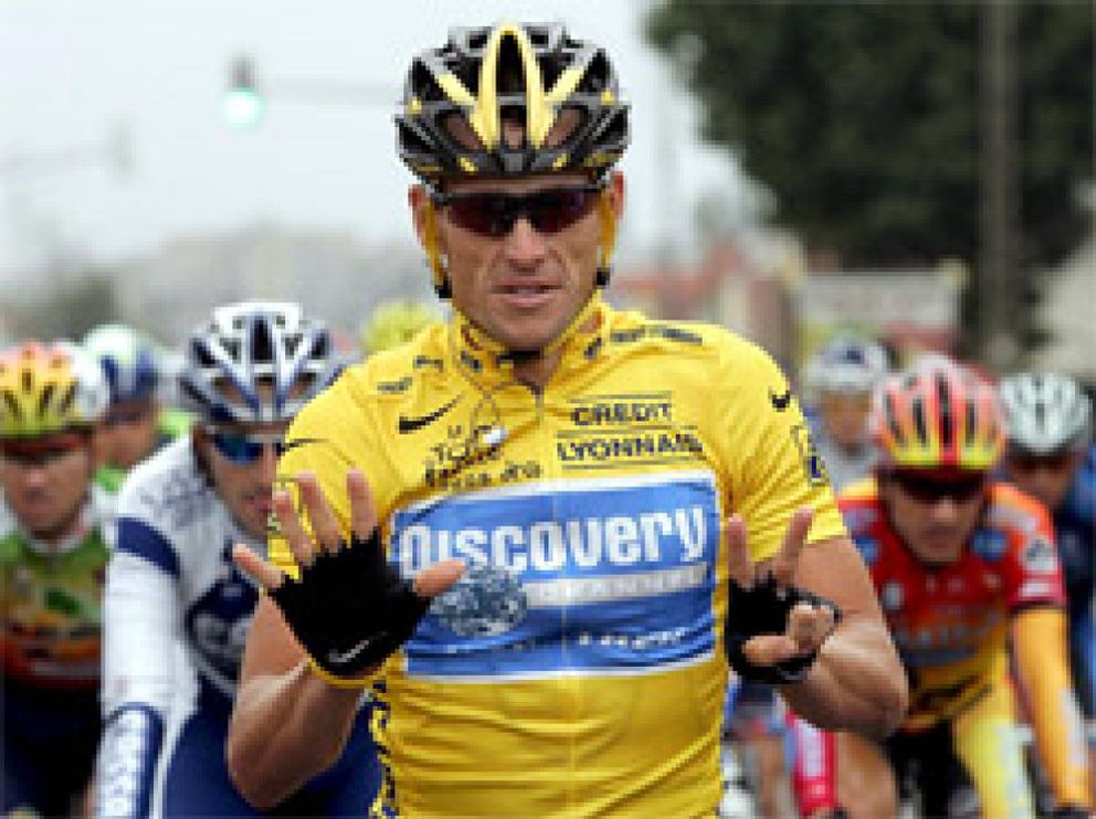 Foto: El gobierno de Sarkozy pide a Armstrong que reconozca su dopaje, "causante de su cáncer"