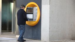 Cuándo se cobra el paro en octubre de 2026: fechas de CaixaBank, ING, Santander, BBVA y el resto de bancos