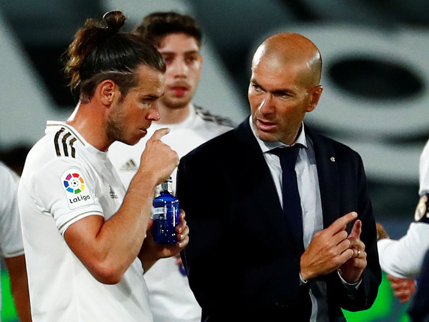Zidane y  Bale, en un partido en junio de 2020. (Reuters)