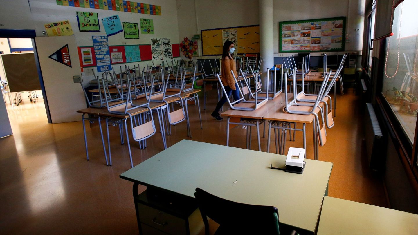 Vista de un aula vacía de la Escola l'Estel de Barcelona el pasado 19 de mayo. (EFE)