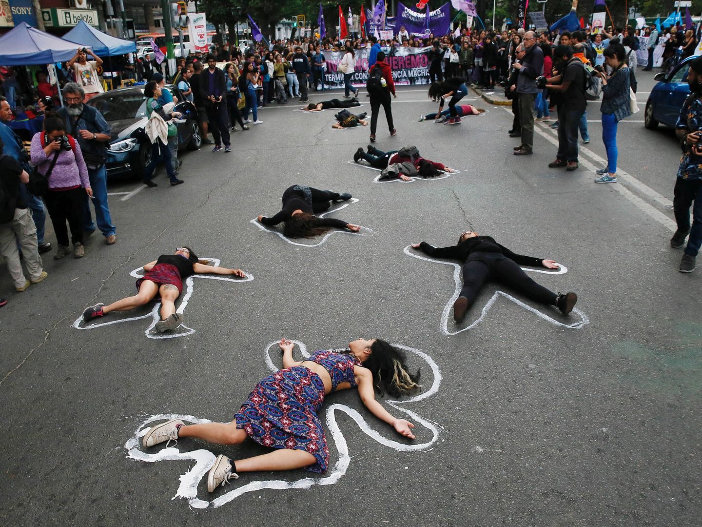 Activistas de una organización feminista durante una protesta contra la violencia de género en Valparaíso, Chile (Reuters).