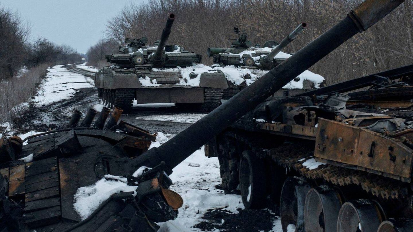 Carro de combate ruso T-72B destruido. (Ukrainian Ground Forces)