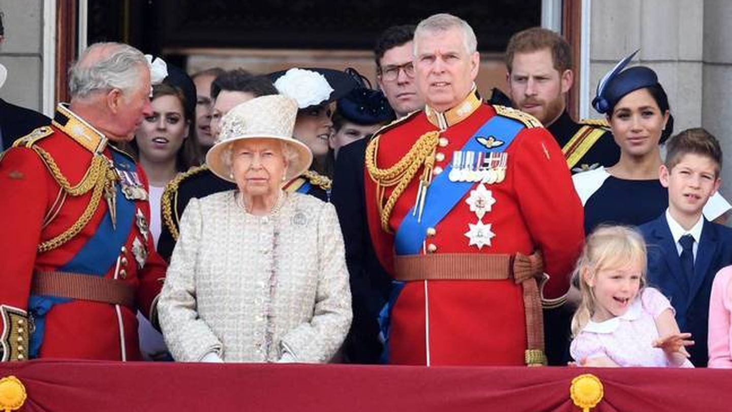 Isabel II y su familia, durante el tradicional Trooping the Colour en una imagen de archivo. (Cordon Press)