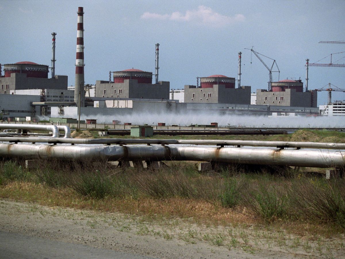 Foto: Foto de archivo de la central nuclear de Zaporiyia en Ucrania. (EFE/Sergei Supinski)
