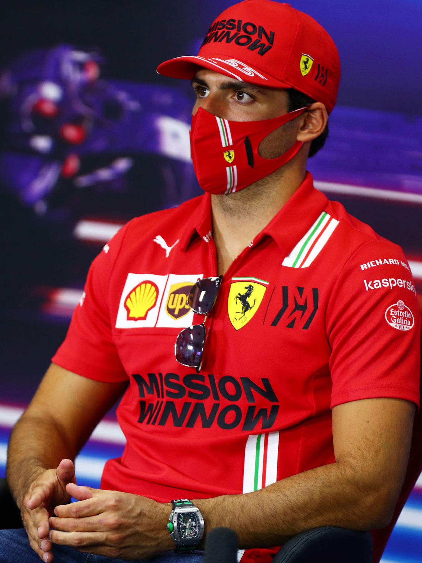 El piloto español durante la rueda de prensa del Gran Premio de Baréin. (Reuters)
