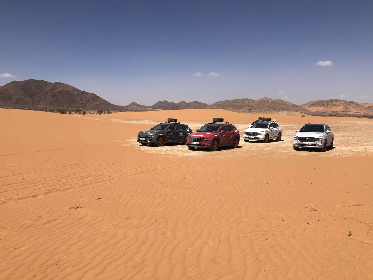 En el sur de Marruecos, buena parte de la ruta discurre por pistas y arenales. Viajar en grupo es obligado.
