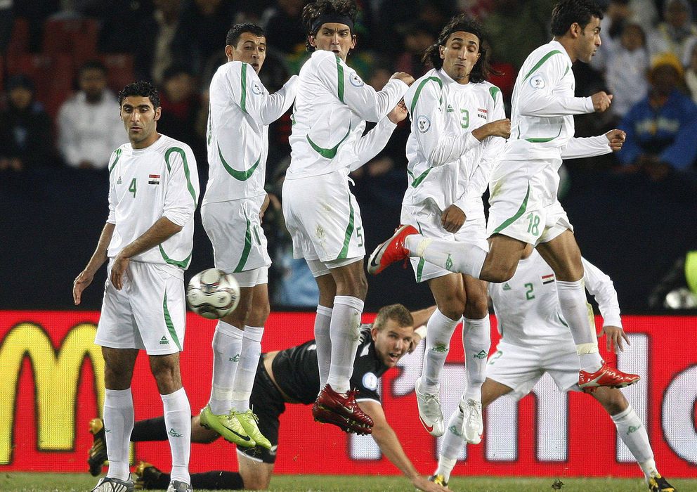 Foto: La selección de Irak, durante un partido de fútbol.
