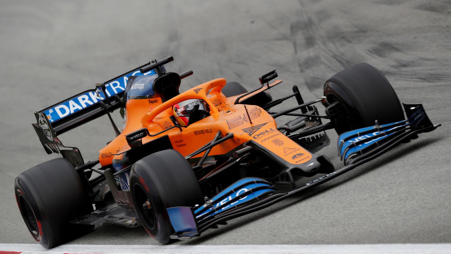 Carlos Sainz, con McLaren durante los test de Barcelona este año. (EFE)