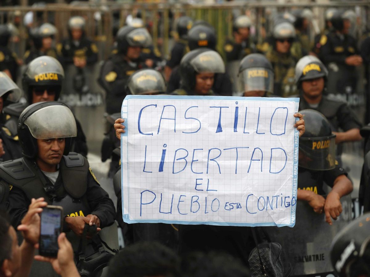 Foto: Manifestantes en varios puntos de Perú rechazan a Boluarte. (EFE/Paolo Aguilar)