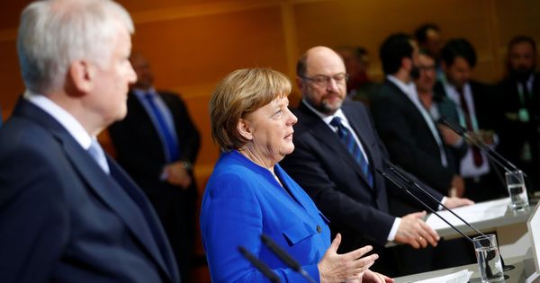 Foto: Angel Merkel, Martin Schulz y Horst Seehofer tras el acuerdo. (Reuters)
