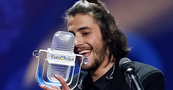 Foto: Portugal's salvador sobral celebrates after winning the grand final of the eurovision song contest 2017 at the international exhibition centre in kiev