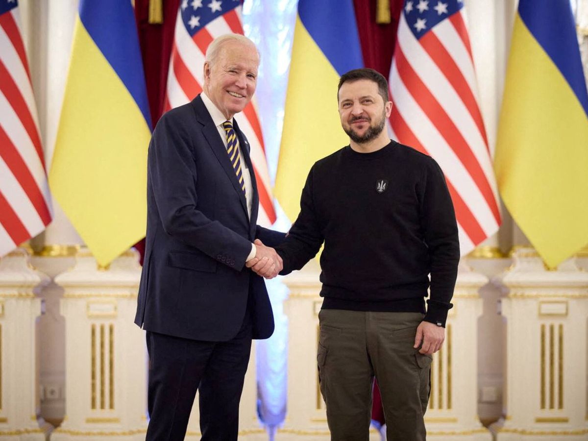 Foto: Biden y Zelenski esta mañana en Kiev. (Reuters)