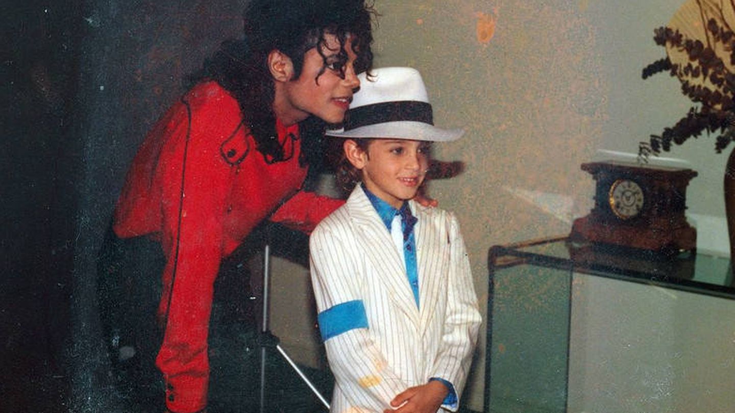 Imagen de 'Leaving Neverland' que muestra a Michael Jackson en casa del niño Wade Robson. (EFE)