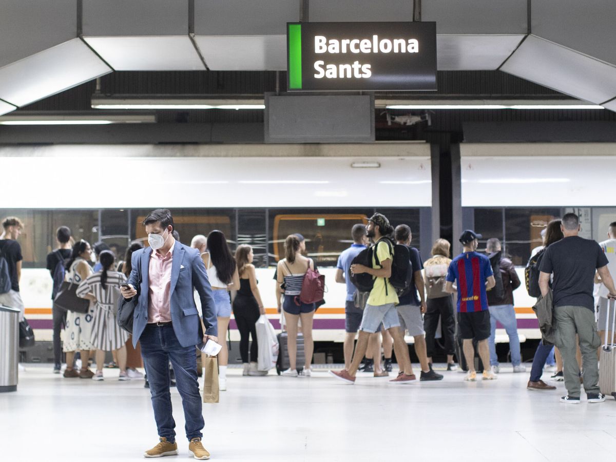 Foto: Caos en un tren Alicante - Barcelona: 300 pasajeros se quedan atrapados durante 12 horas (EFE/Marta Pérez)